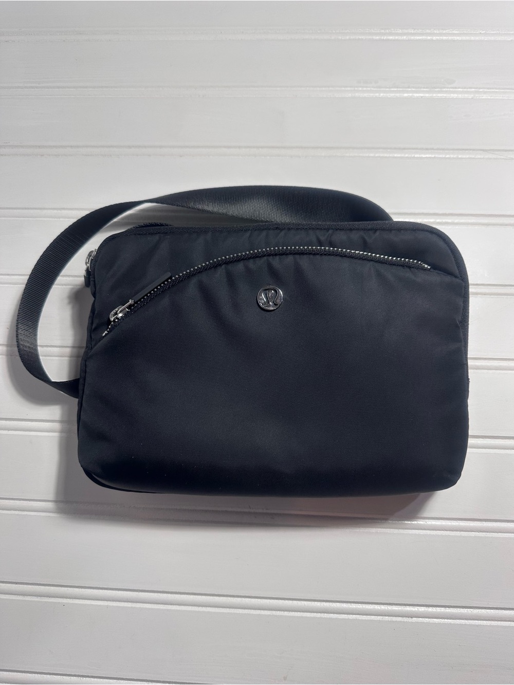 Lululemon Athletica black City Adventurer crossbody bag purse